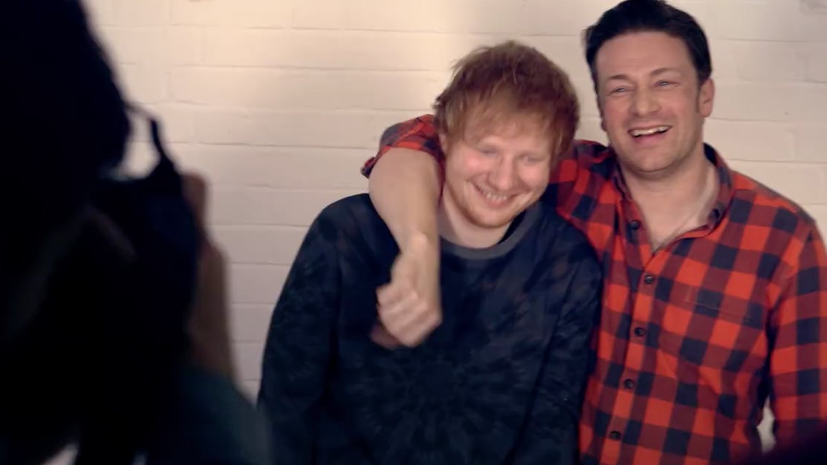 Ed Sheeran tillsammans med vännen Jamie Oliver. 